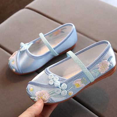 Children's Embroidered Cloth Shoes 2